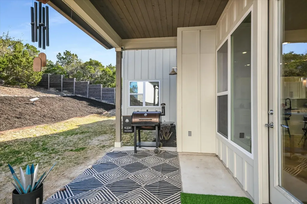 1005 Larkhall Drive Spicewood TX 78669