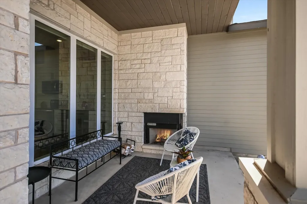1005 Larkhall Drive Spicewood TX 78669