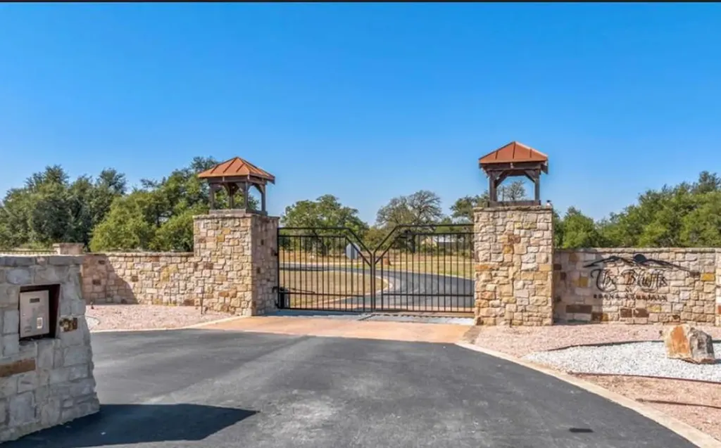 285 Comanche Ridge Blanco TX 78663