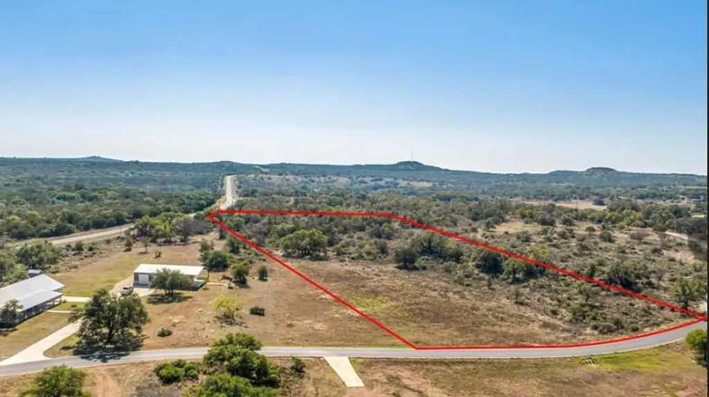 285 Comanche Ridge Blanco TX 78663