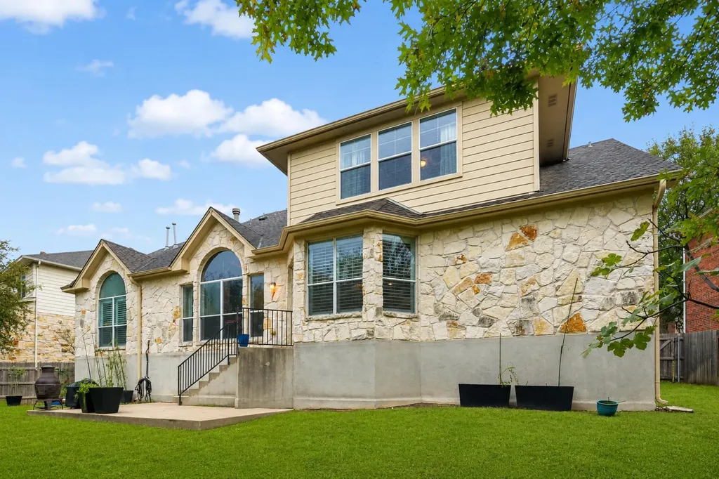 7124 Via Dono Drive Austin TX 78749