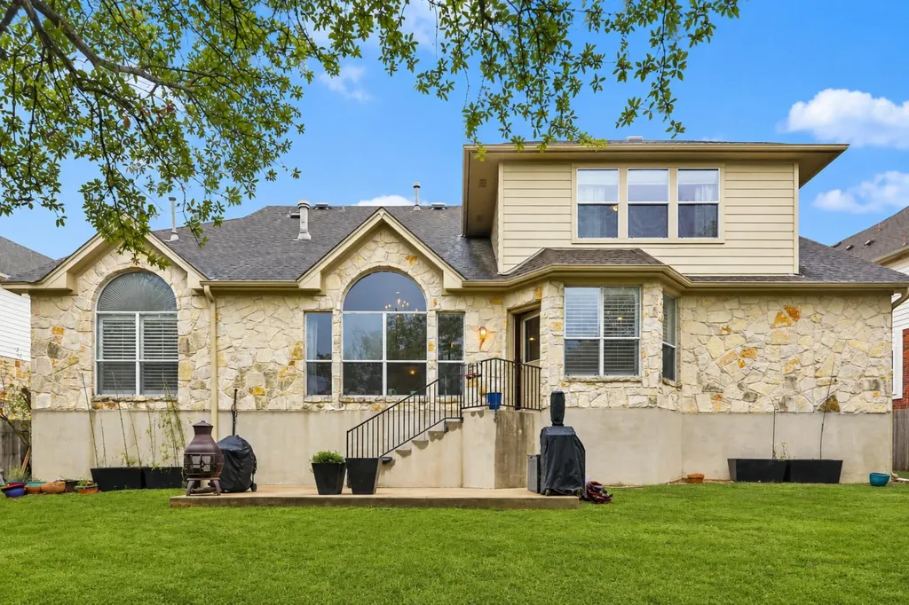7124 Via Dono Drive Austin TX 78749