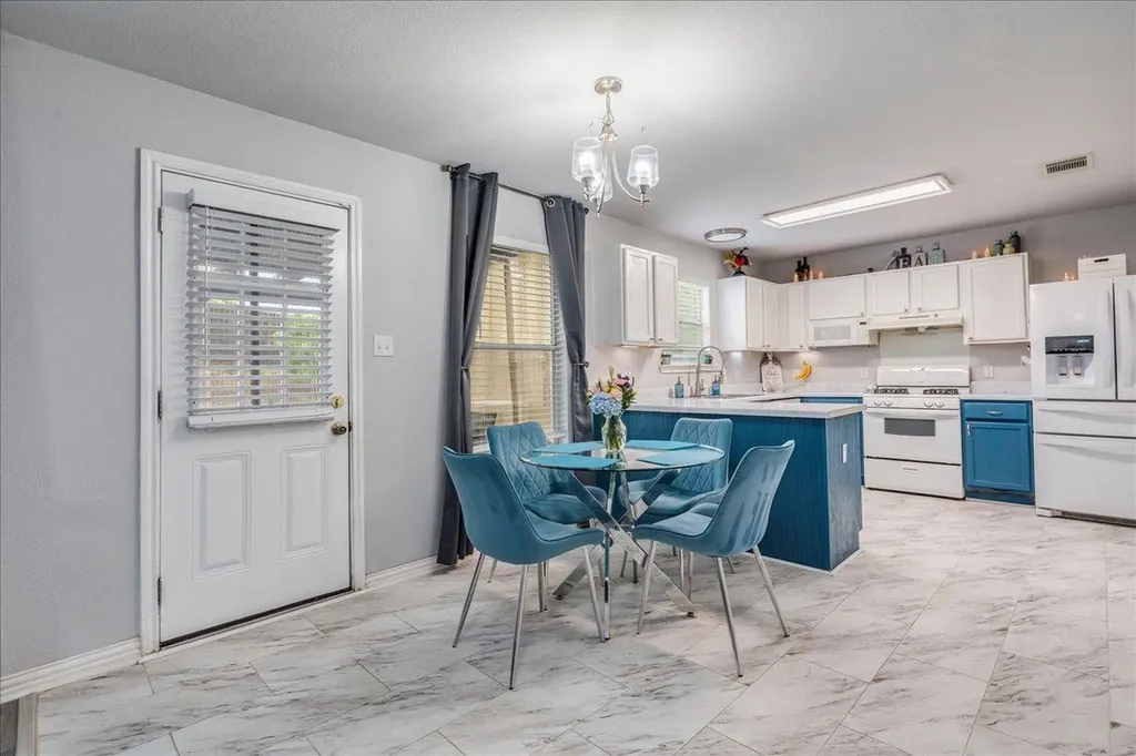 148 Buttercup Way Kyle TX 78640