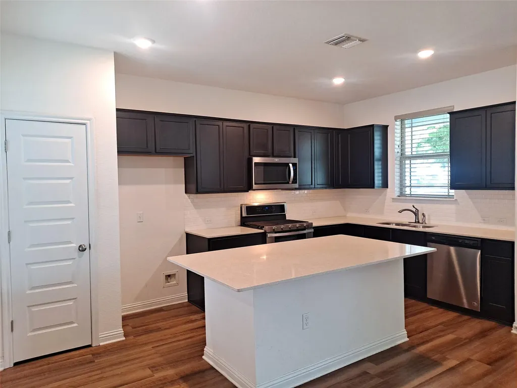 7903 Sutcliffe Drive Austin TX 78744