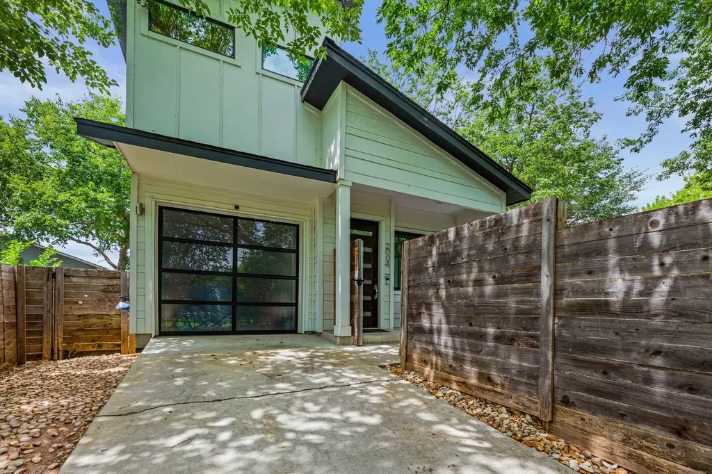 2004 E 10th Street Austin TX 78702