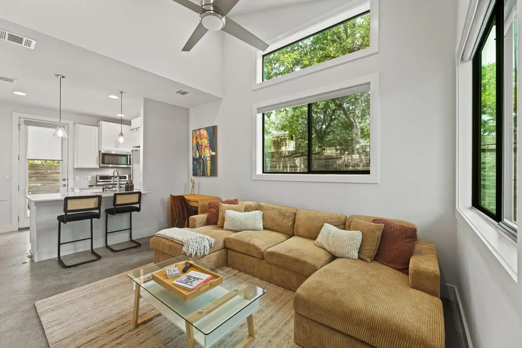 2004 E 10th Street Austin TX 78702