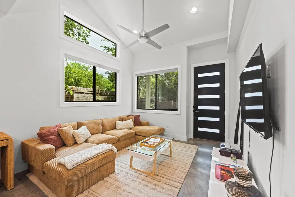 2004 E 10th Street Austin TX 78702