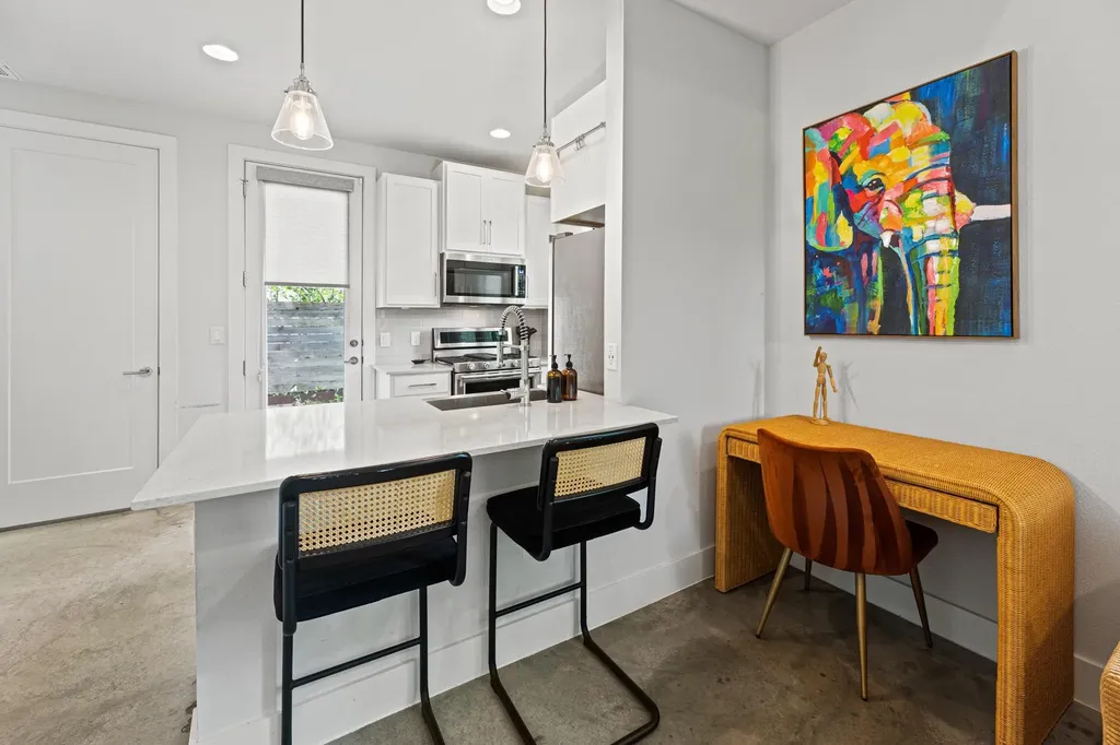 2004 E 10th Street Austin TX 78702