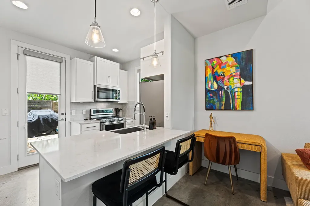 2004 E 10th Street Austin TX 78702