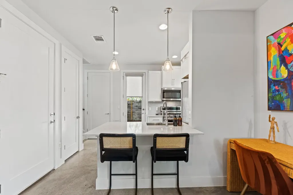 2004 E 10th Street Austin TX 78702