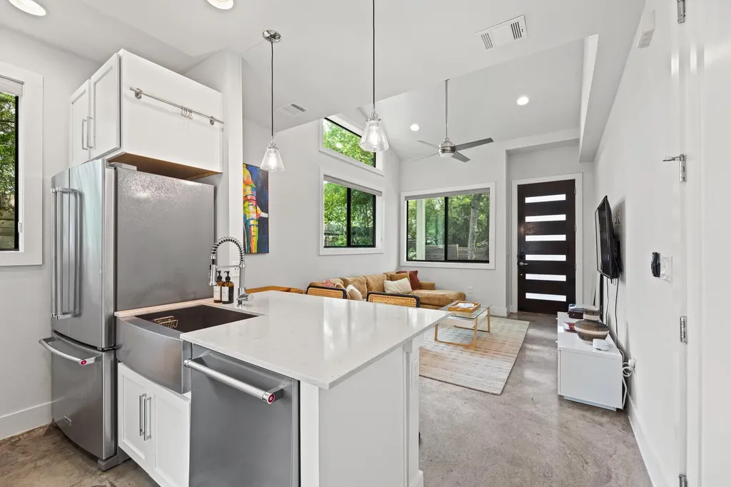 2004 E 10th Street Austin TX 78702