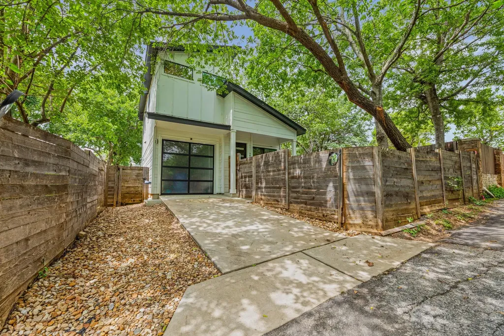 2004 E 10th Street Austin TX 78702