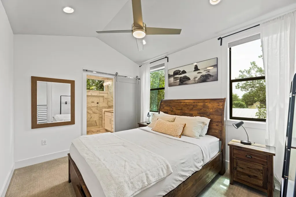 2004 E 10th Street Austin TX 78702