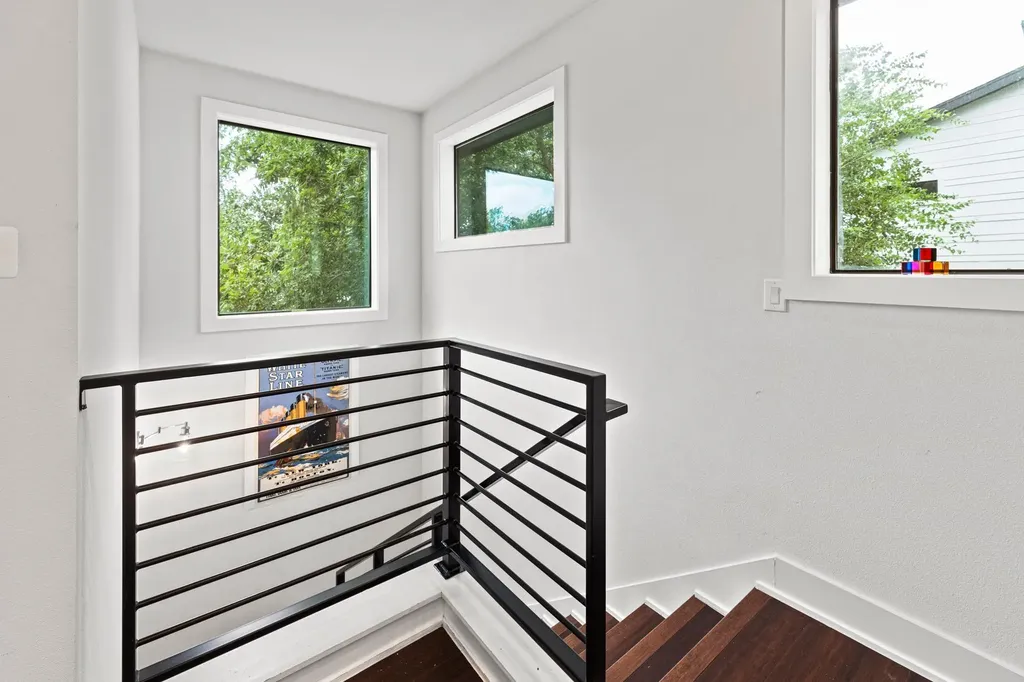 2004 E 10th Street Austin TX 78702