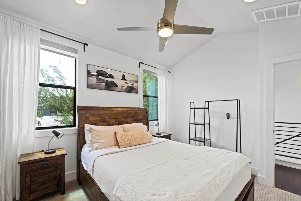 2004 E 10th Street Austin TX 78702