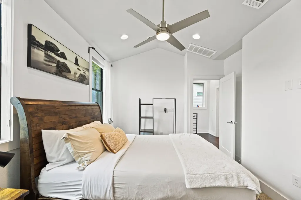 2004 E 10th Street Austin TX 78702