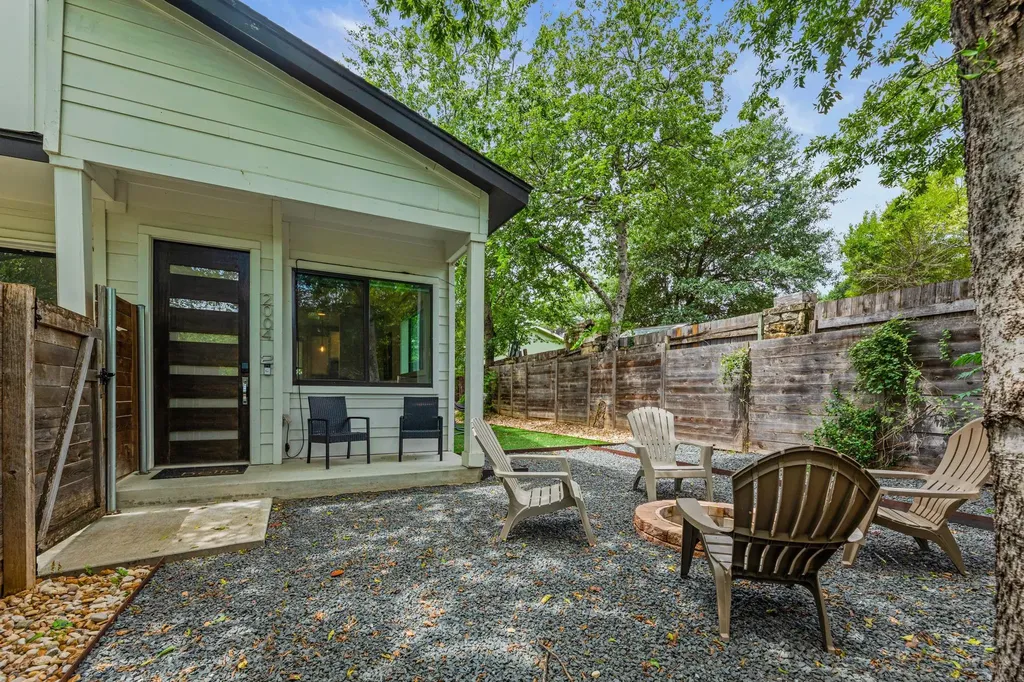 2004 E 10th Street Austin TX 78702