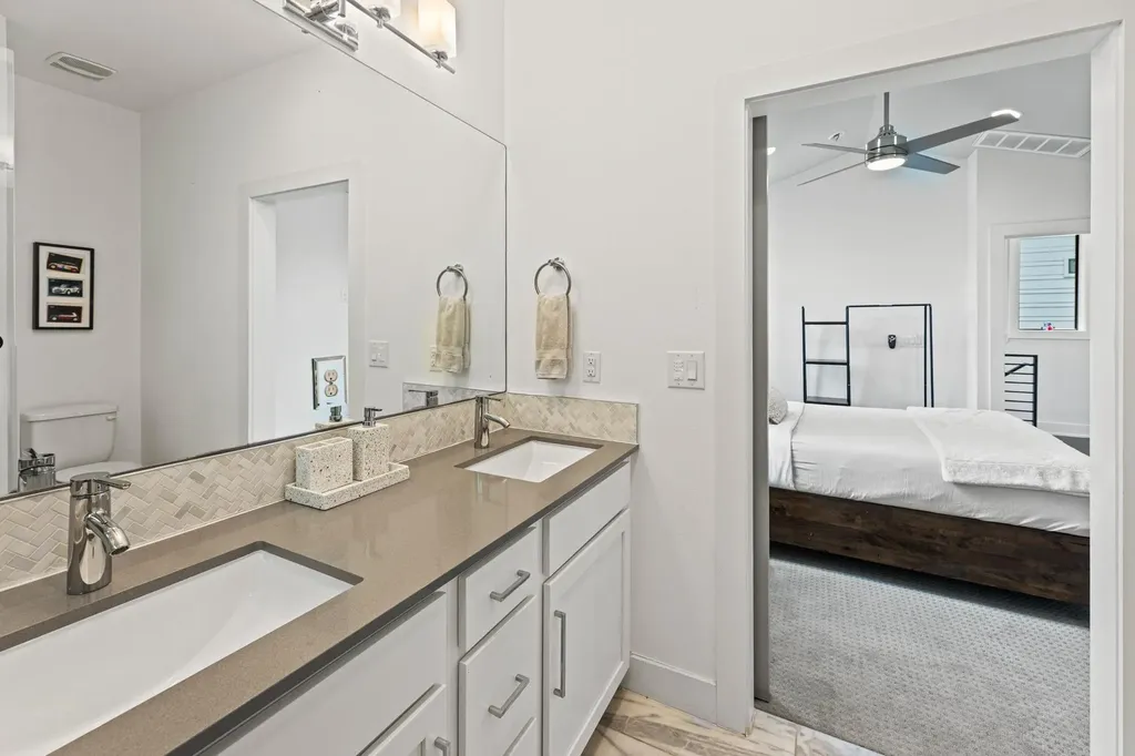 2004 E 10th Street Austin TX 78702