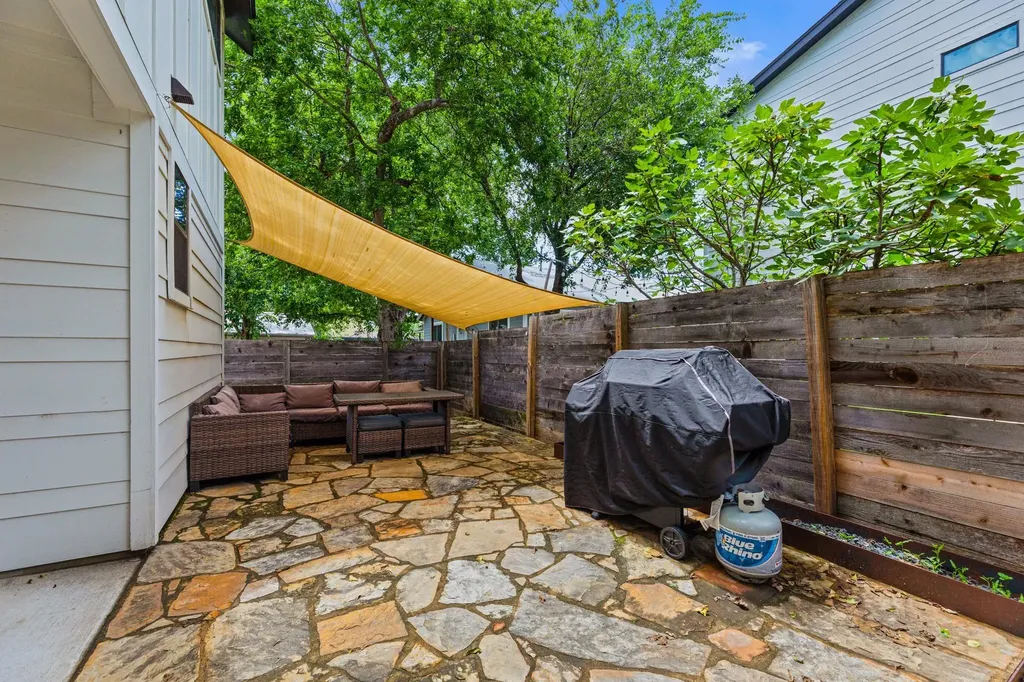 2004 E 10th Street Austin TX 78702