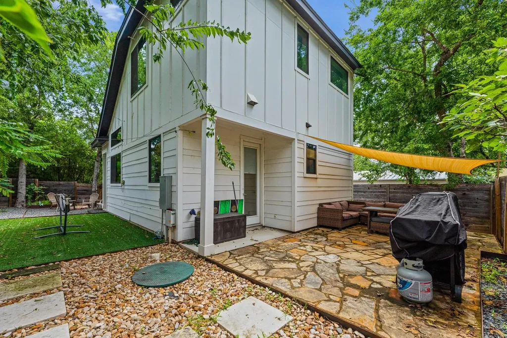 2004 E 10th Street Austin TX 78702
