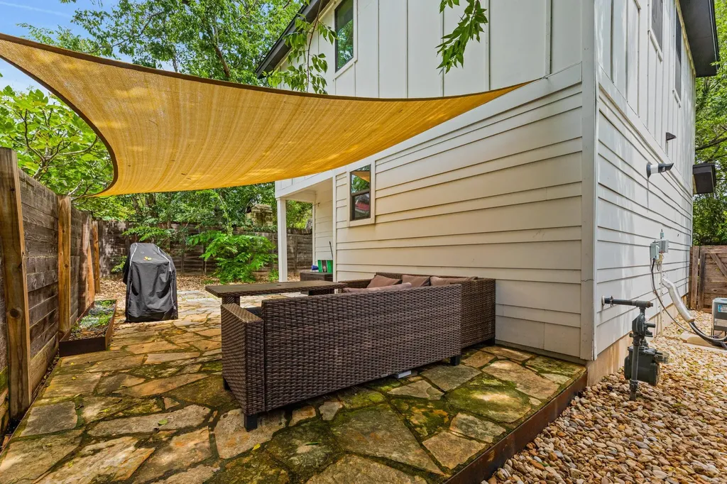 2004 E 10th Street Austin TX 78702