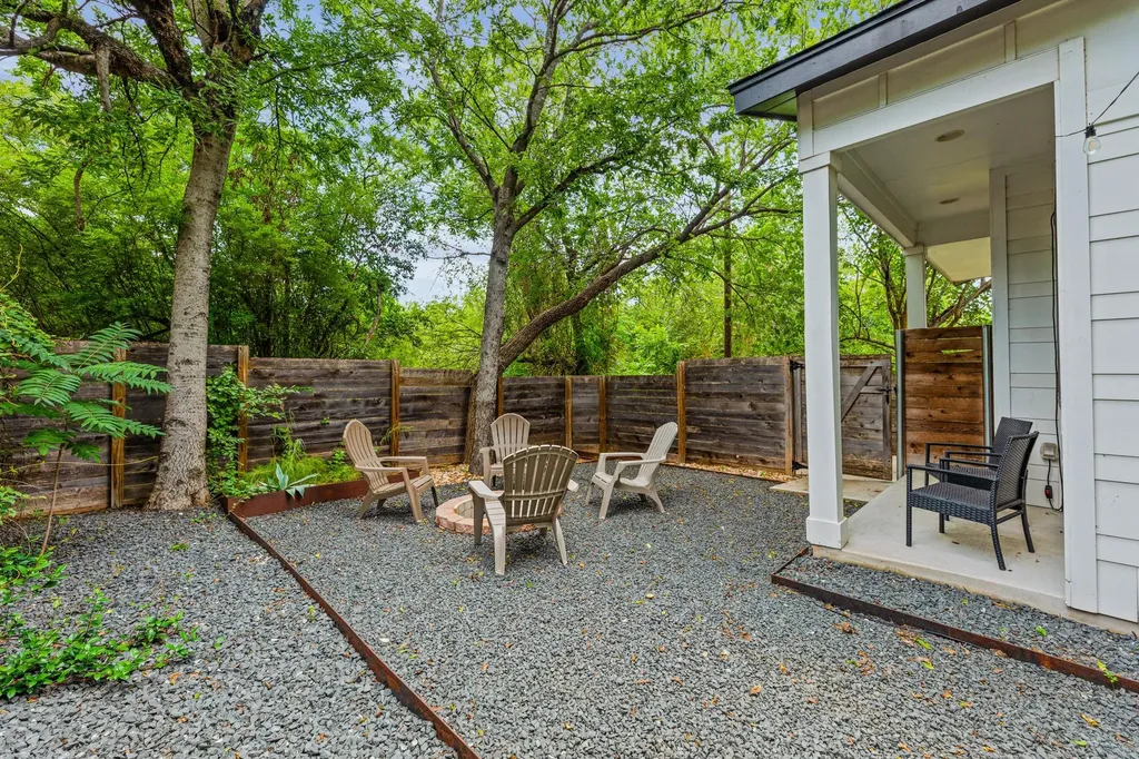 2004 E 10th Street Austin TX 78702