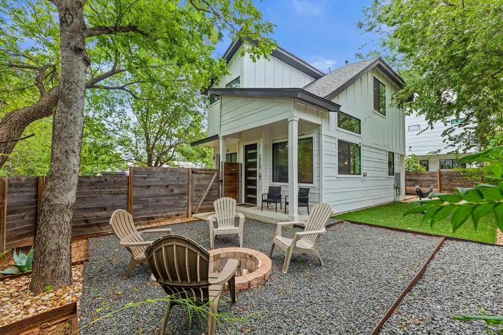 2004 E 10th Street Austin TX 78702