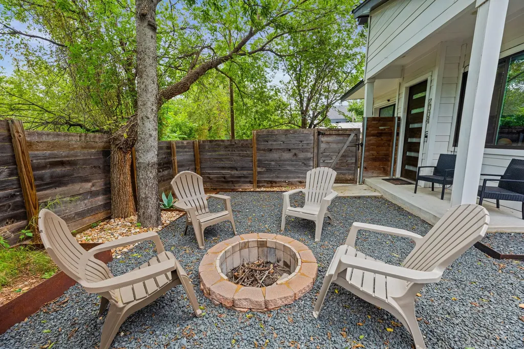 2004 E 10th Street Austin TX 78702