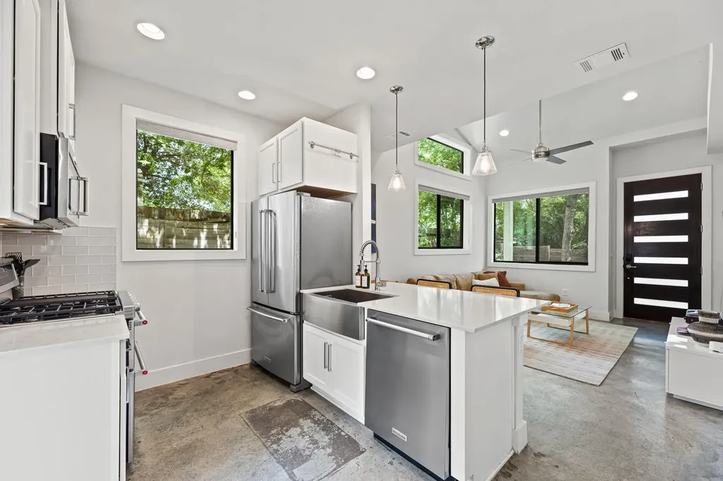 2004 E 10th Street Austin TX 78702