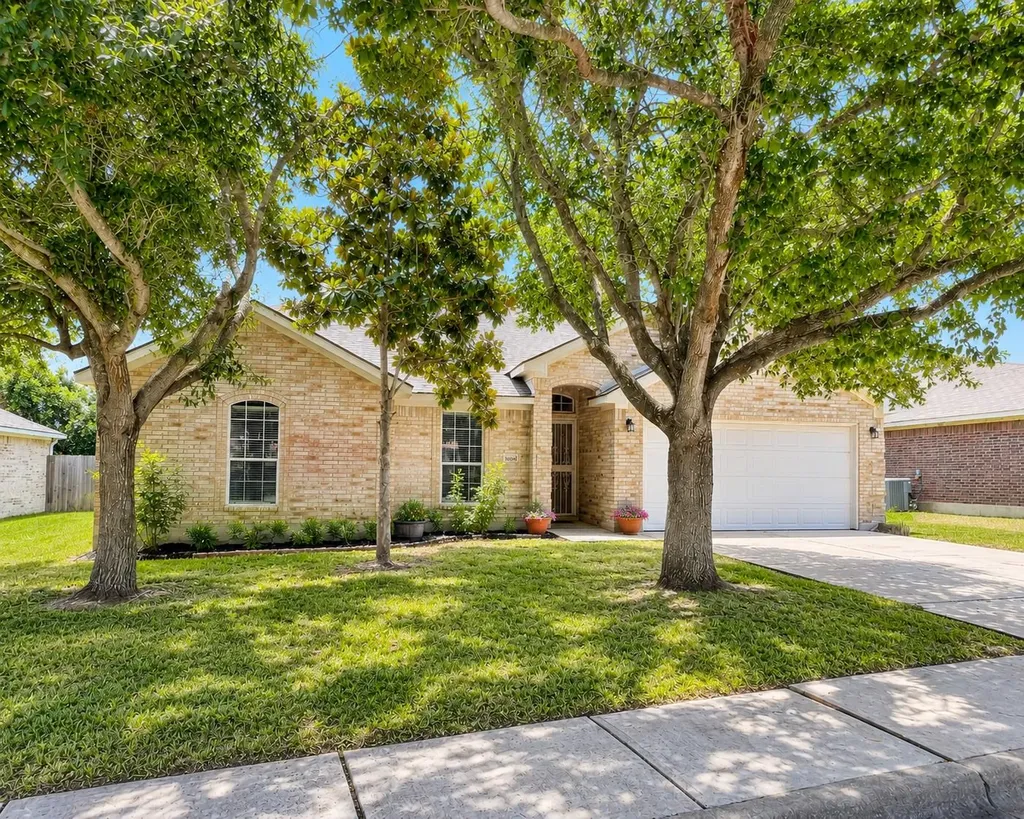 1604 Prickly Pear Street Lockhart TX 78644