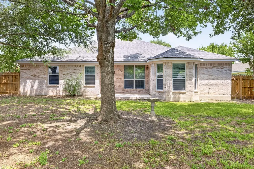 1604 Prickly Pear Street Lockhart TX 78644
