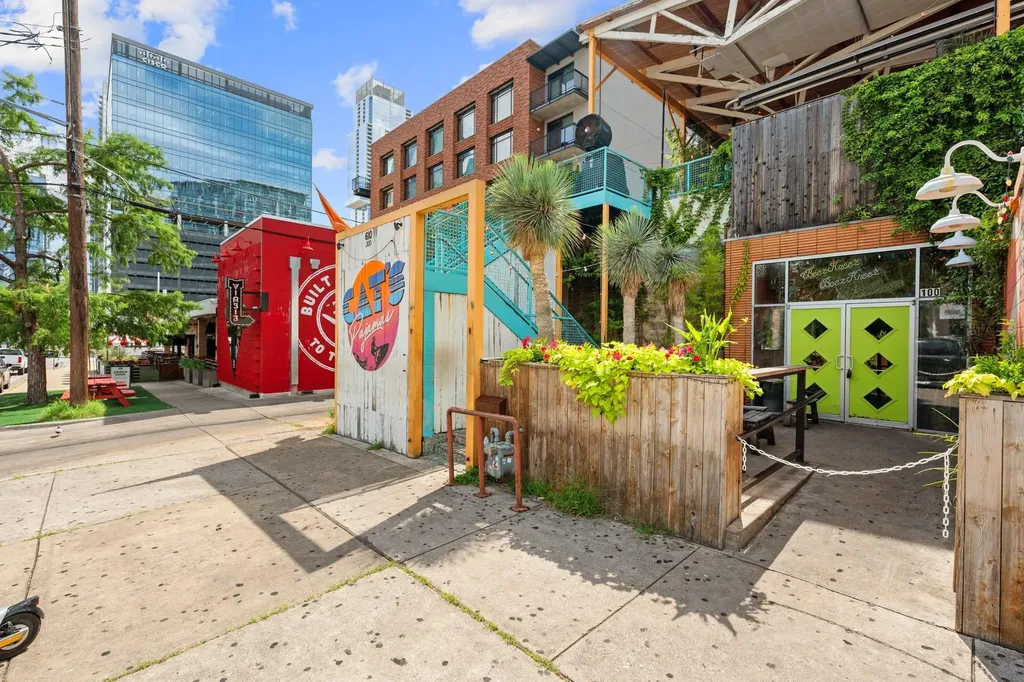 505 W 7th Street Austin TX 78701