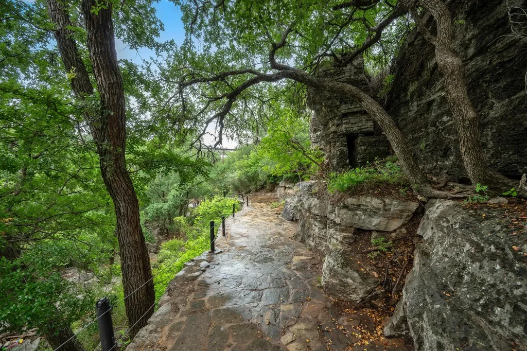 401 Crestview Drive Marble Falls TX 78654