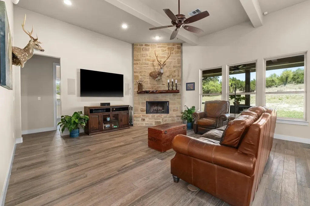 337 Golden Eagle Lane Dripping Springs TX 78620