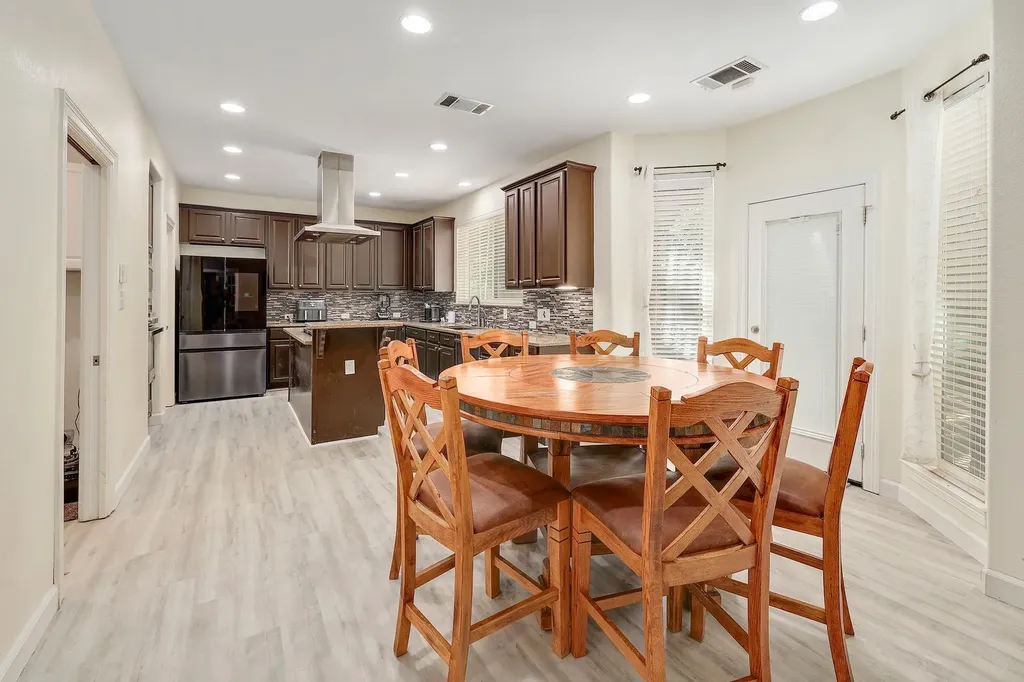 2129 Clear Lake Place Round Rock TX 78665