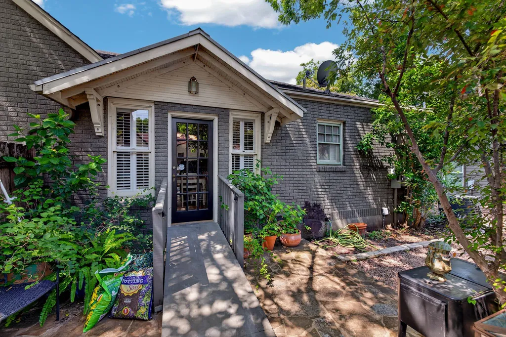 4214 Sinclair Avenue Austin TX 78756
