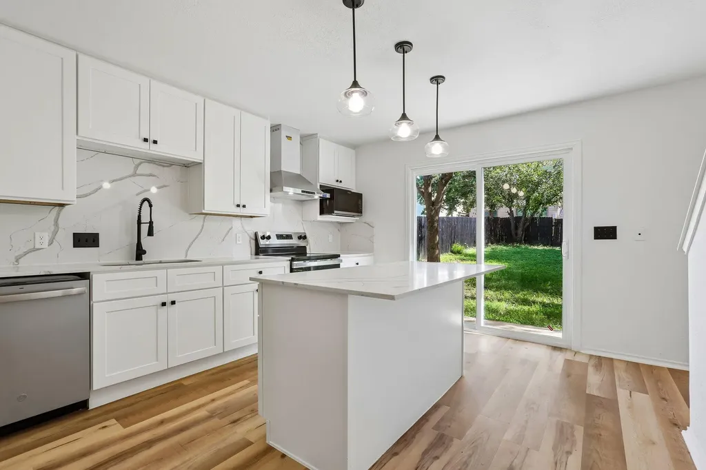 4504 Lyra Circle Austin TX 78744