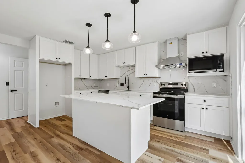 4504 Lyra Circle Austin TX 78744
