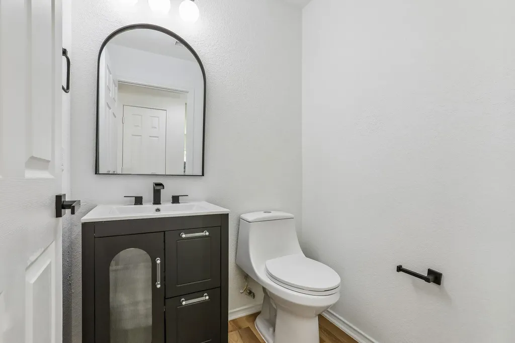 4504 Lyra Circle Austin TX 78744