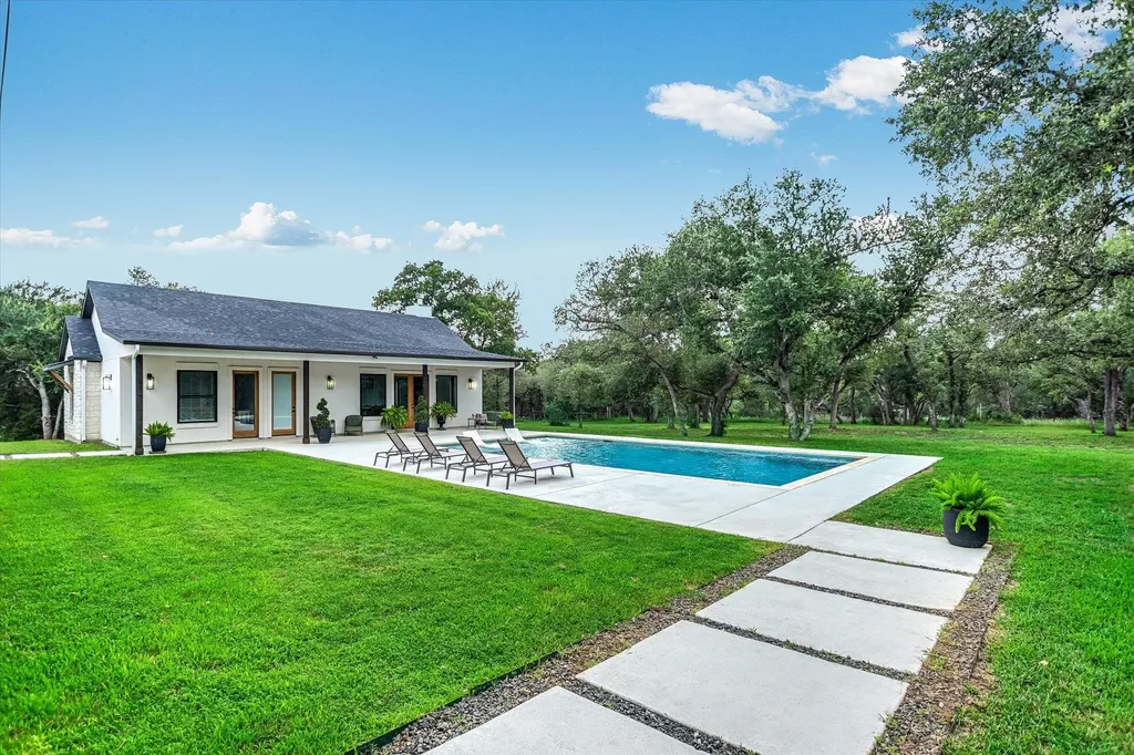 400 Creekside Drive Buda TX 78610