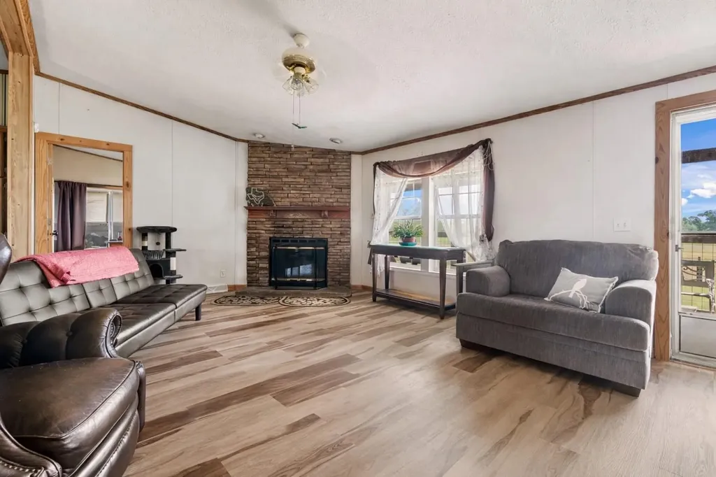 820 County Road 454 Taylor TX 78615