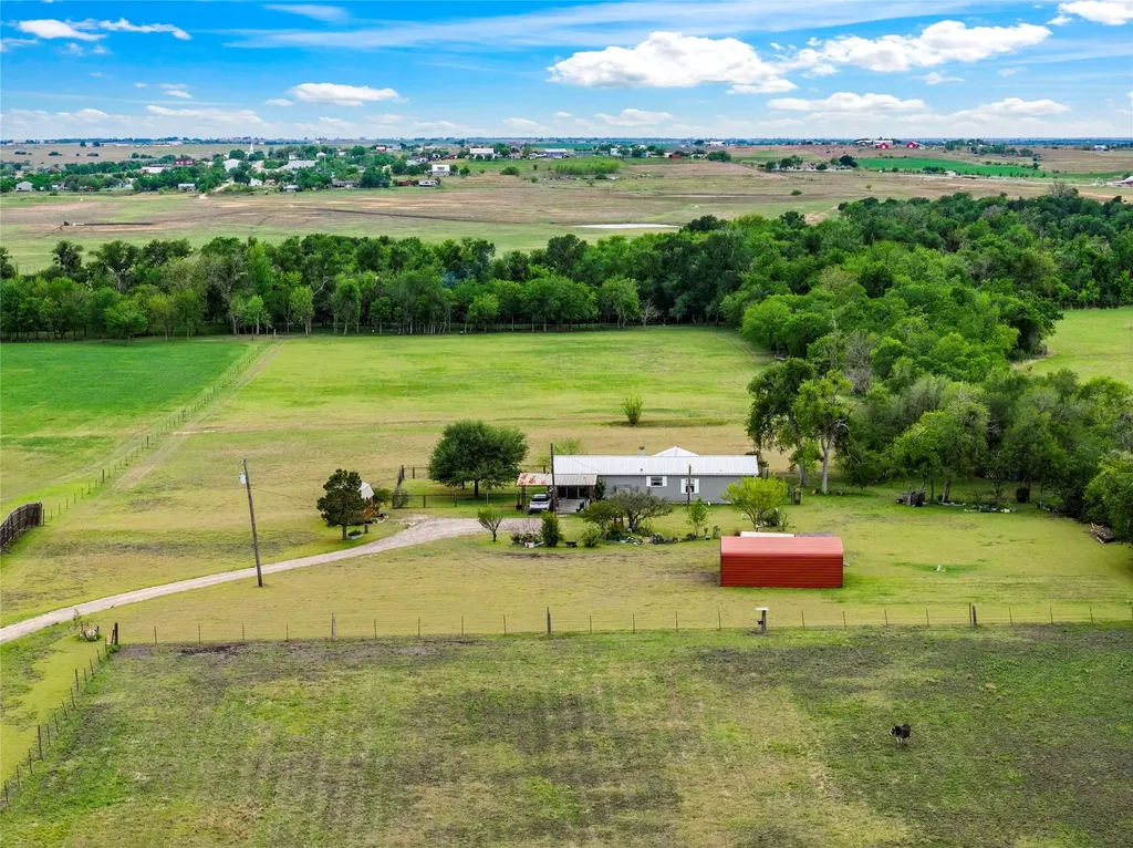 820 County Road 454 Taylor TX 78615