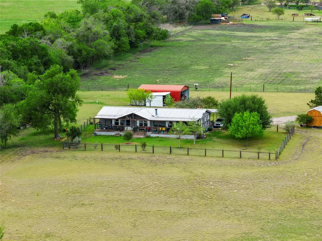 820 County Road 454 Taylor TX 78615