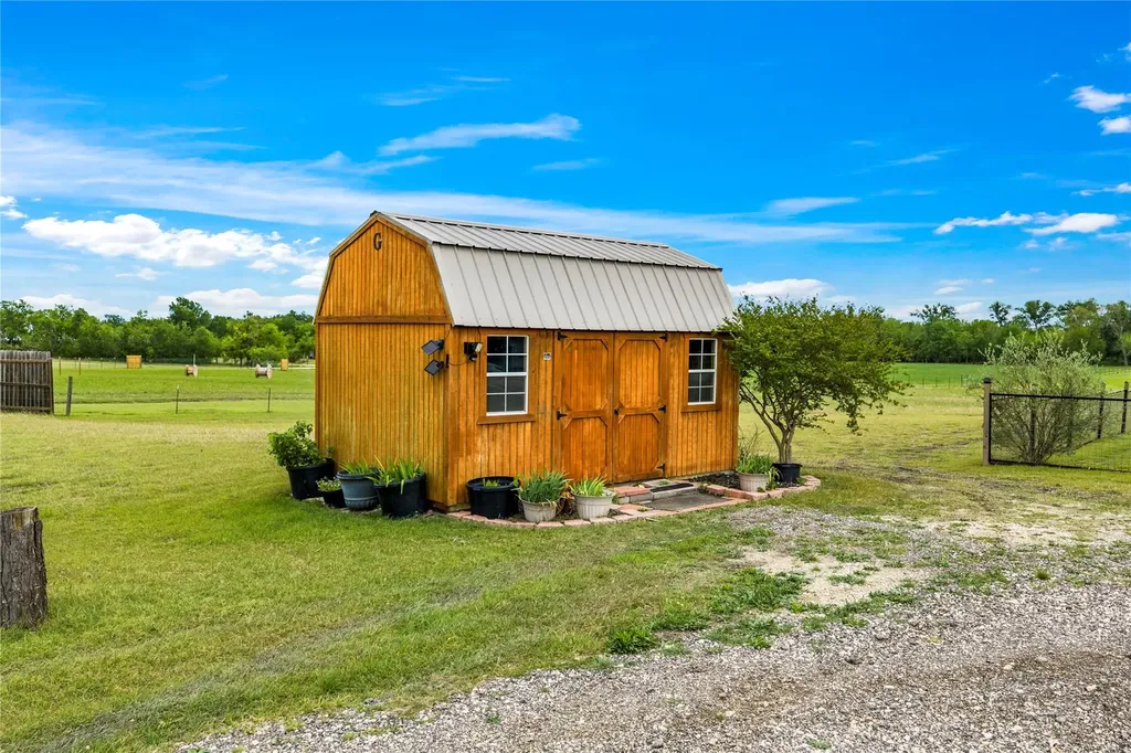 820 County Road 454 Taylor TX 78615