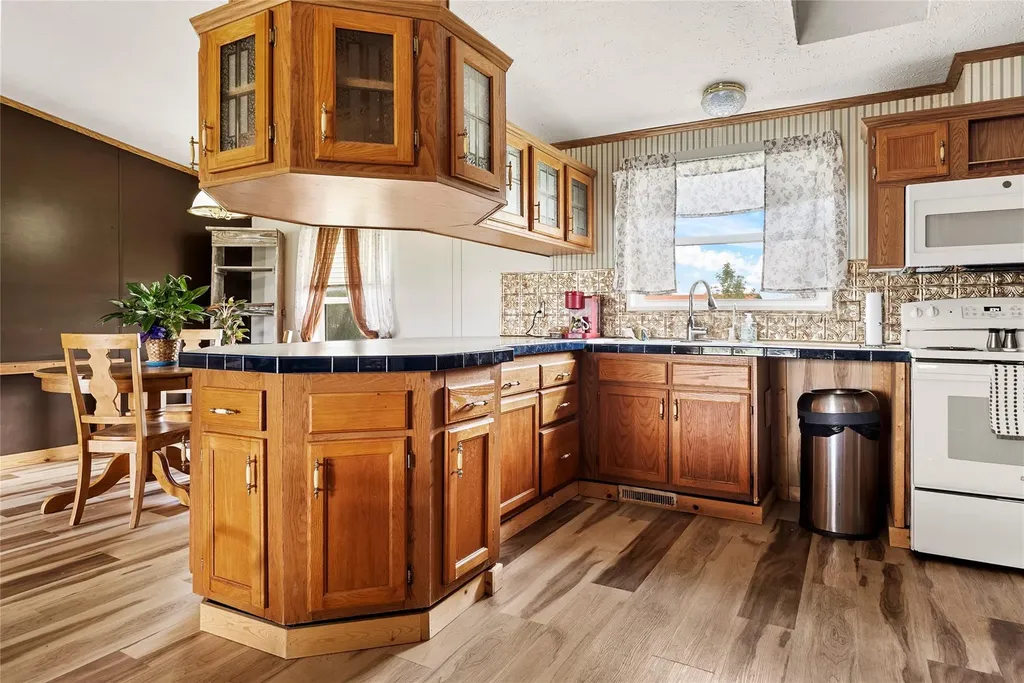 820 County Road 454 Taylor TX 78615