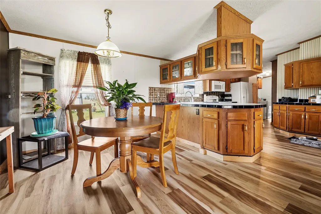 820 County Road 454 Taylor TX 78615