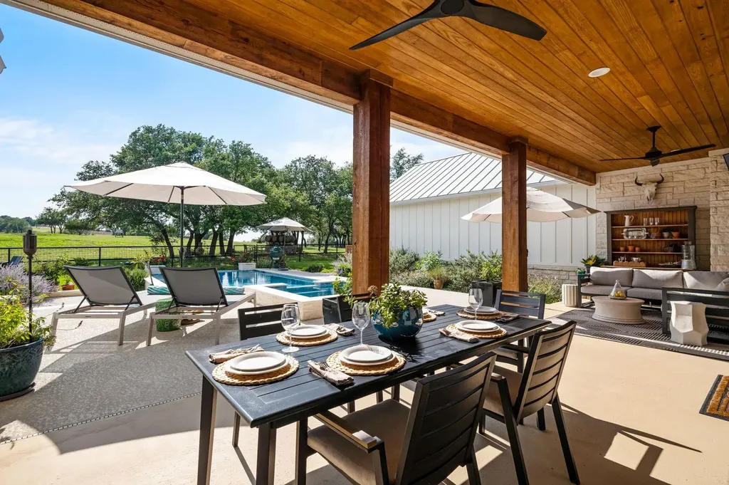 2009 Axis Circle Fredericksburg TX 78624