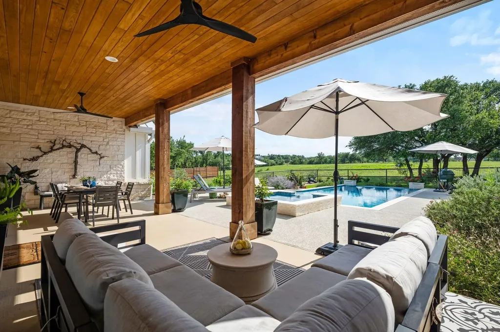 2009 Axis Circle Fredericksburg TX 78624