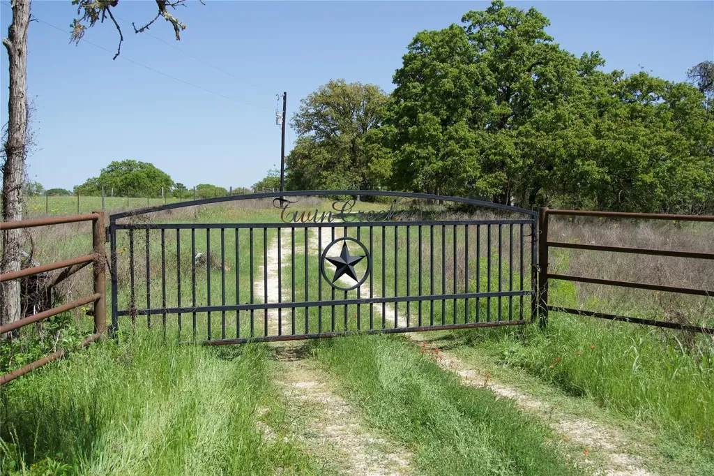 1035 Old Sayers Road Elgin TX 78621