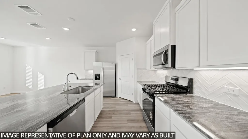 208 Flying Tiger Trail Jarrell TX 76537